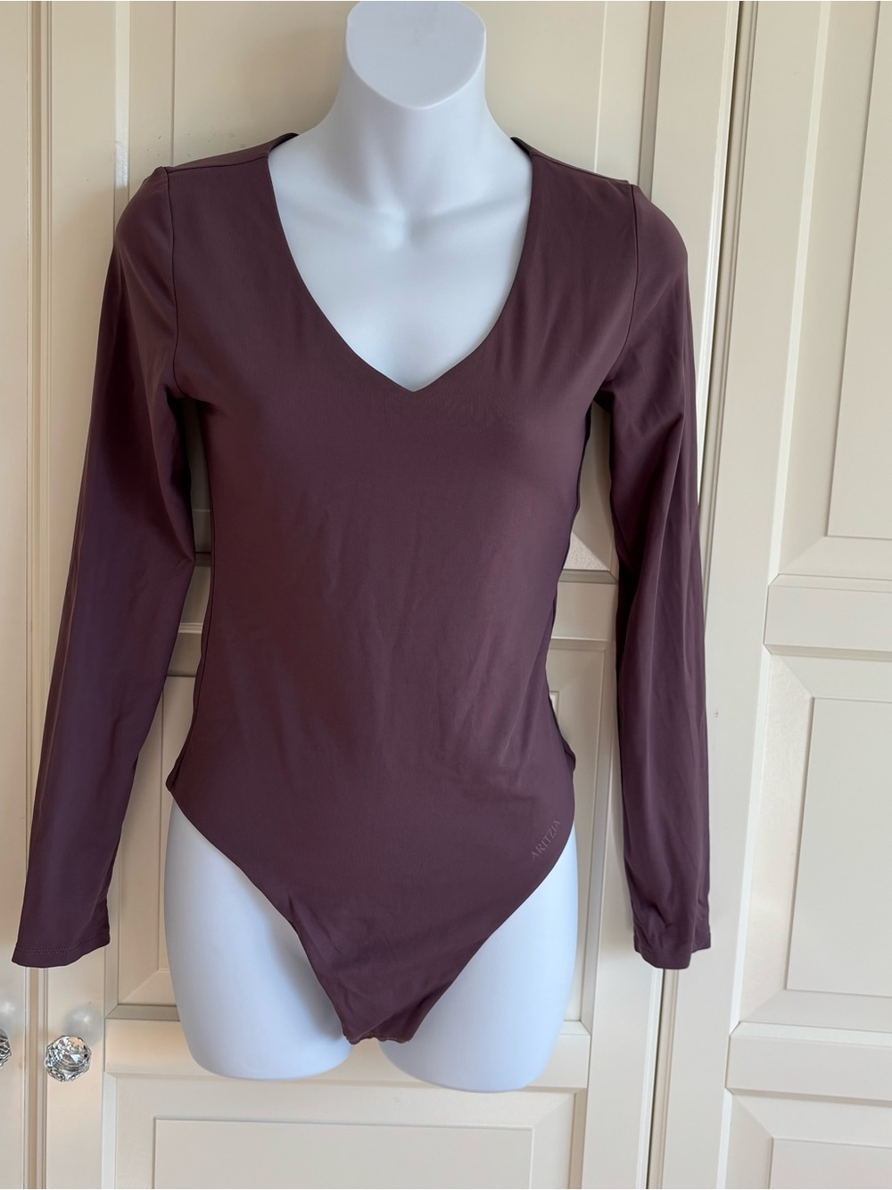 Aritzia
Contour Fixture Bodysuit Smoked Eggplant Size M - Picture 7 of 14
